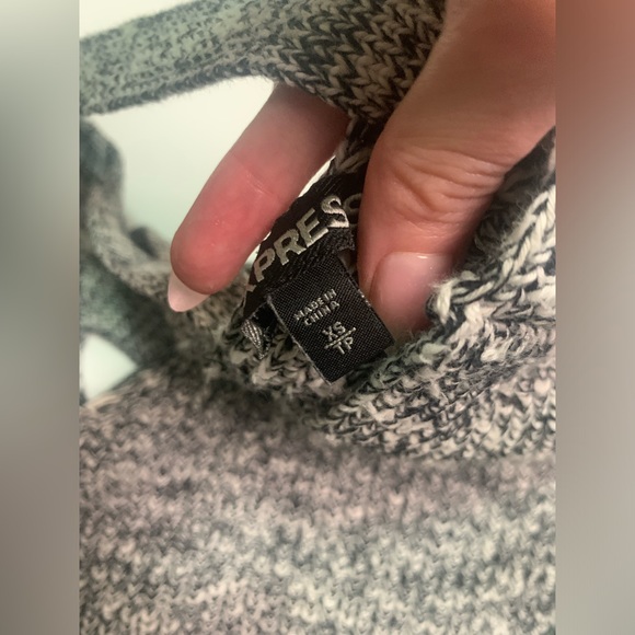 Gray and white criss-cross back sweater - Picture 5 of 8